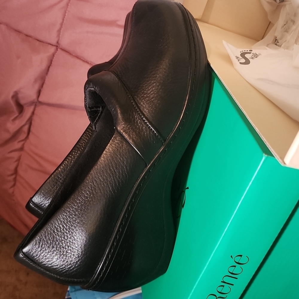 Soft walk shoes